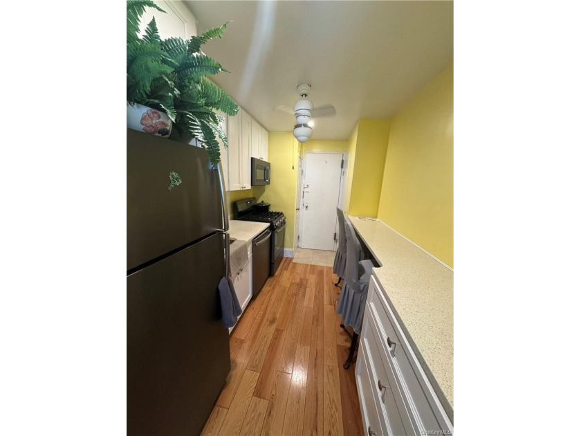 Welcome to this beautiful spacious 2 bedroom at Fordham hill - photo 13