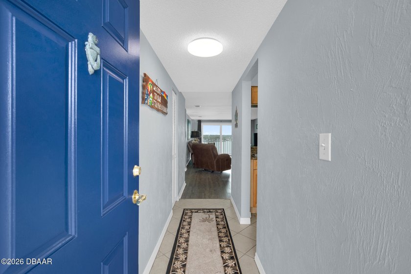 Beautiful completely furnished condo on the 7th floor. The - photo 4