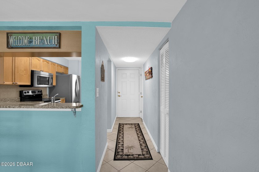 Beautiful completely furnished condo on the 7th floor. The - photo 5