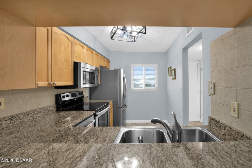 Beautiful completely furnished condo on the 7th floor. The - photo 6