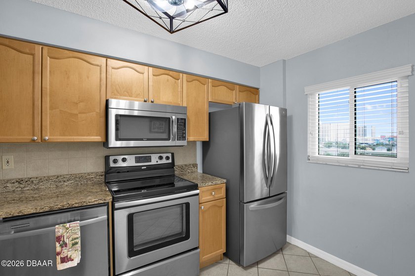 Beautiful completely furnished condo on the 7th floor. The - photo 7