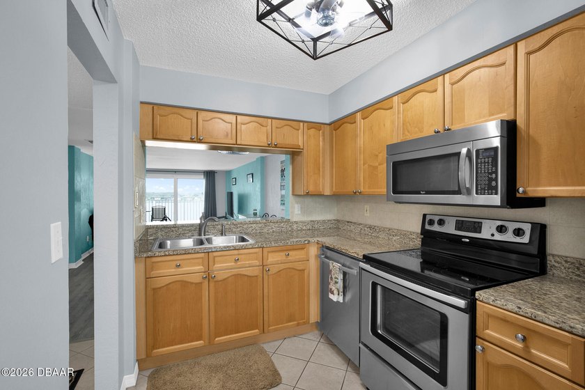 Beautiful completely furnished condo on the 7th floor. The - photo 8
