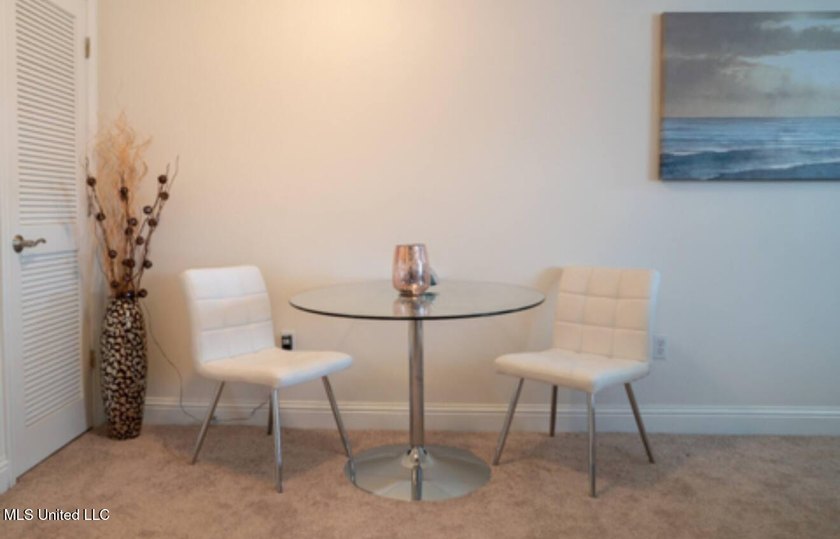 Beautiful Condo completely furnished!! One bedroom, One full - photo 9