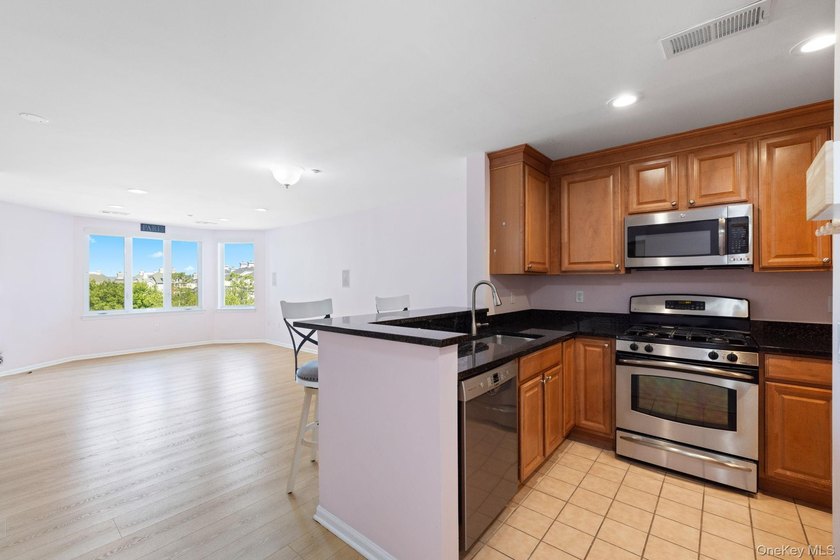 Welcome to resort-style living at The Harbors at Haverstraw! - photo 3
