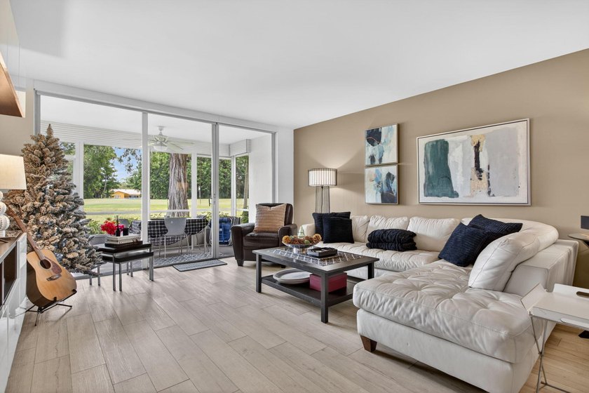 Enjoy easy living in this contemporary 3 bed, 2 bath garden - photo 11
