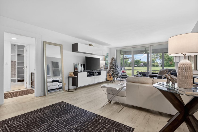 Enjoy easy living in this contemporary 3 bed, 2 bath garden - photo 13
