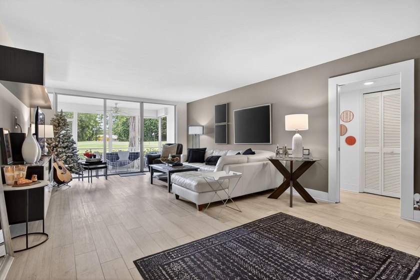 Enjoy easy living in this contemporary 3 bed, 2 bath garden - photo 14