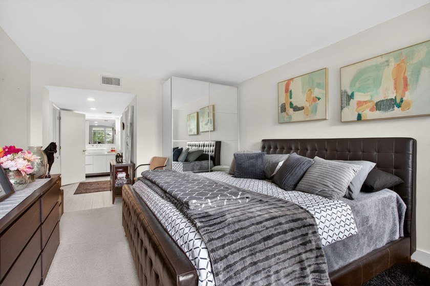 Enjoy easy living in this contemporary 3 bed, 2 bath garden - photo 16