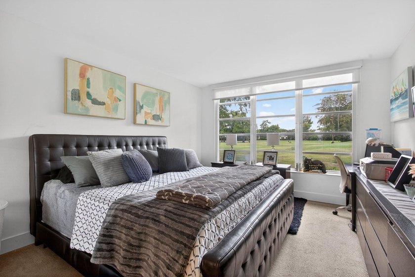 Enjoy easy living in this contemporary 3 bed, 2 bath garden - photo 17