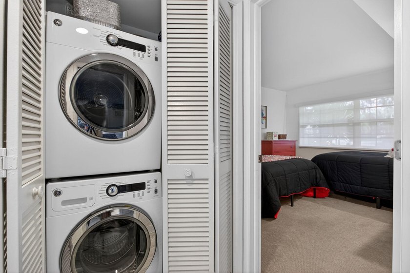 Enjoy easy living in this contemporary 3 bed, 2 bath garden - photo 24