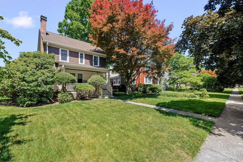Welcome to this charming 3 bedroom, 2 bathroom home that - photo 2