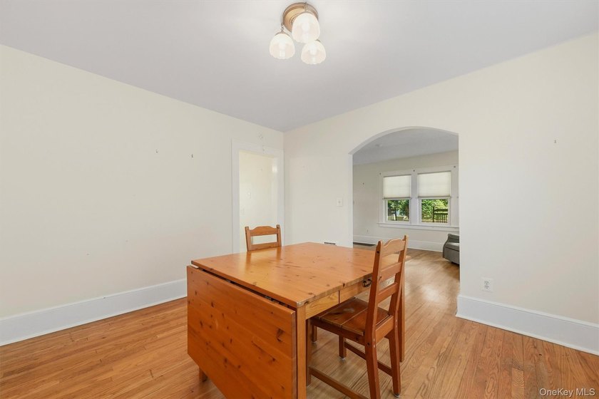 Welcome to this charming 3 bedroom, 2 bathroom home that - photo 4