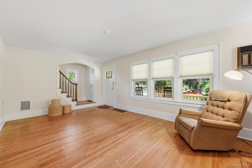Welcome to this charming 3 bedroom, 2 bathroom home that - photo 7