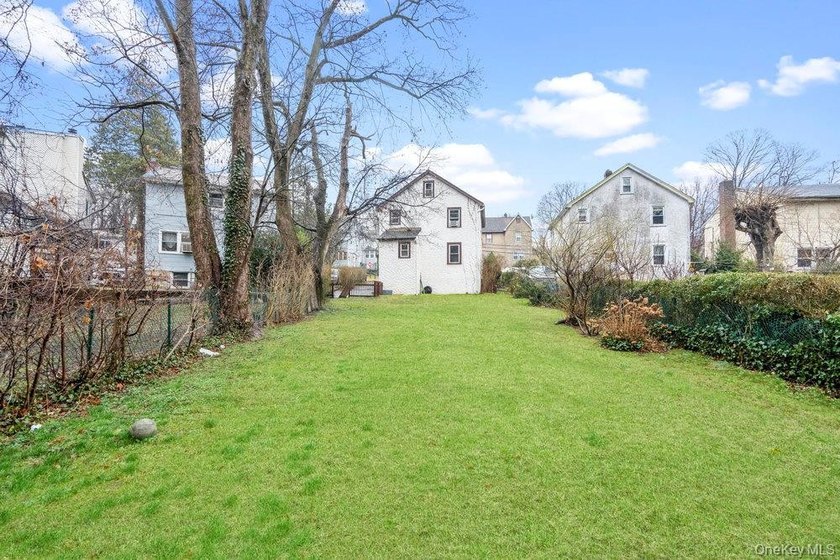 Welcome to 43 Van Nostrand Avenue, an updated 3-bedroom - photo 22