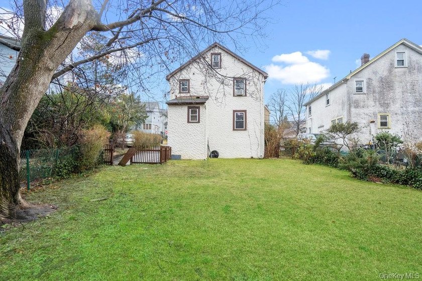 Welcome to 43 Van Nostrand Avenue, an updated 3-bedroom - photo 24