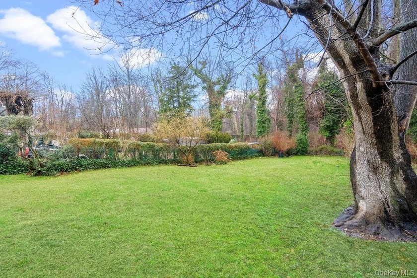 Welcome to 43 Van Nostrand Avenue, an updated 3-bedroom - photo 25
