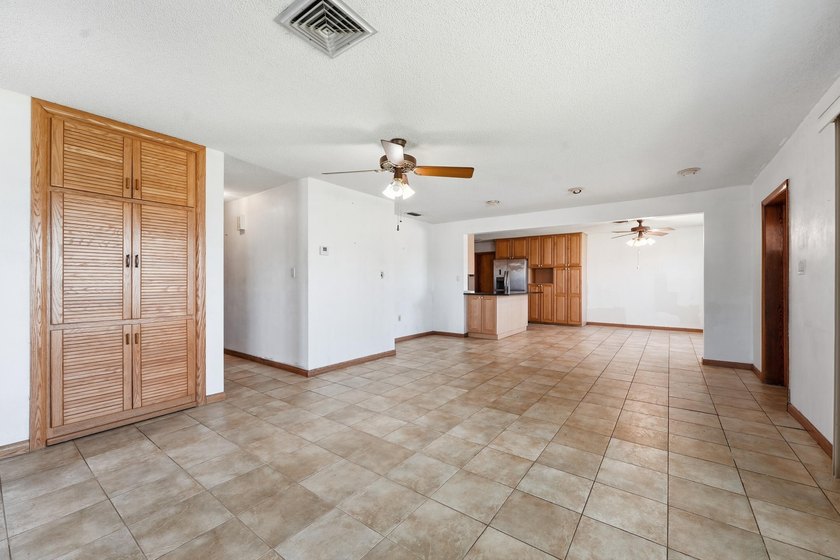 Rare opportunity to own a charming island home just a short walk - photo 6