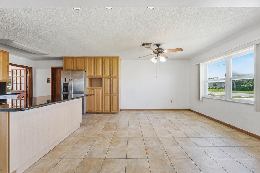 Rare opportunity to own a charming island home just a short walk - photo 7