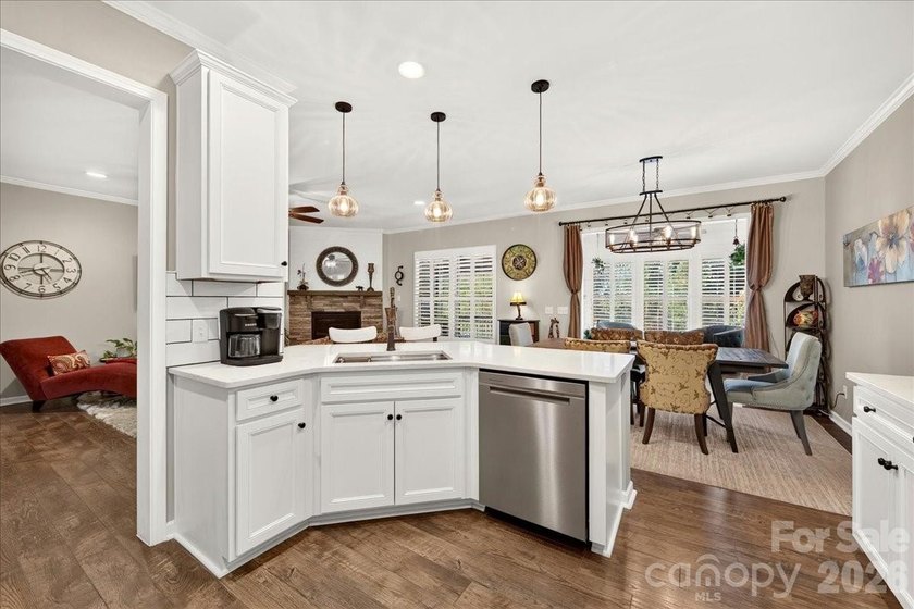 **Welcome home to this beautifully updated townhome in Fort - photo 11