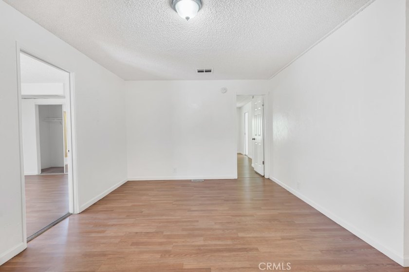 Welcome to this beautifully maintained 4-bedroom, 2-bathroom - photo 15