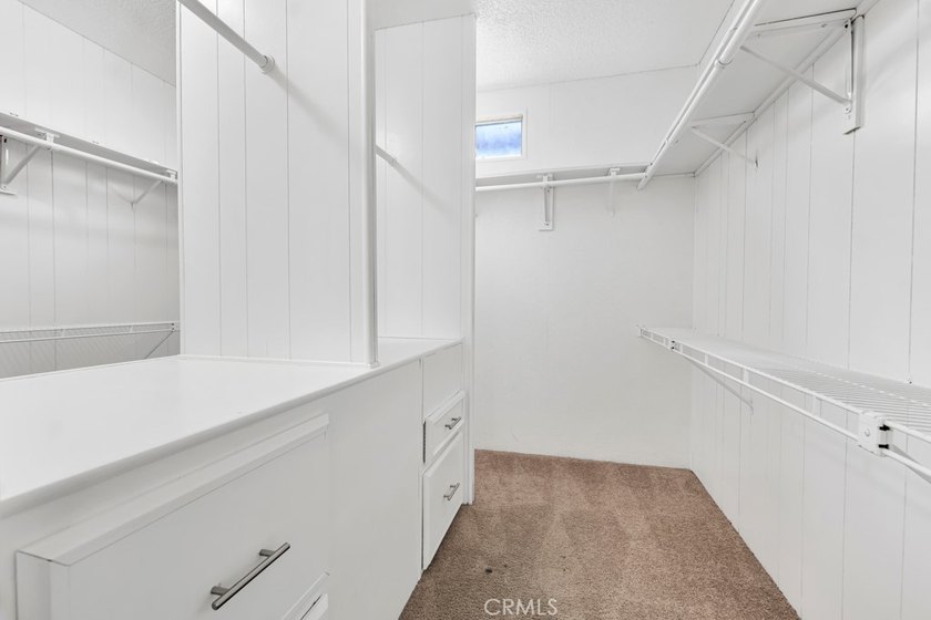 Welcome to this beautifully maintained 4-bedroom, 2-bathroom - photo 22