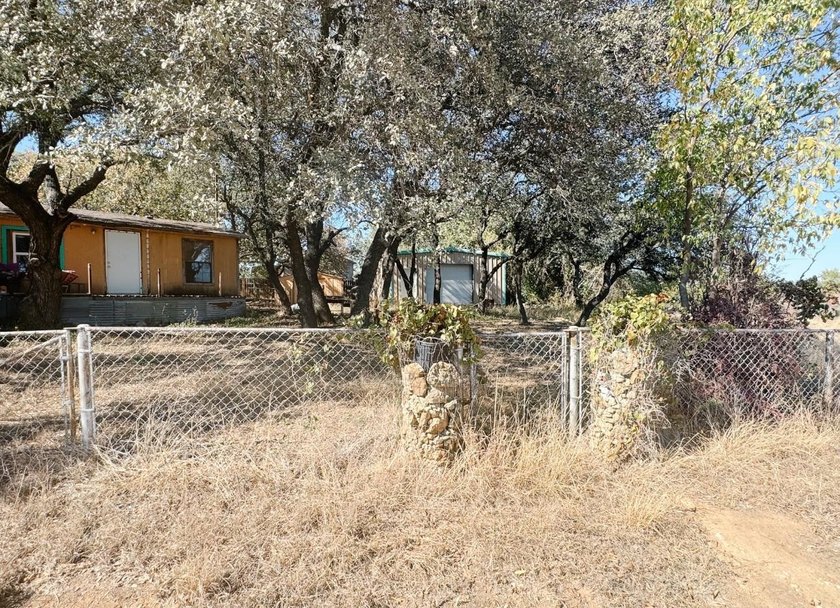 Investment opportunity with endless potential! Situated on just - photo 2