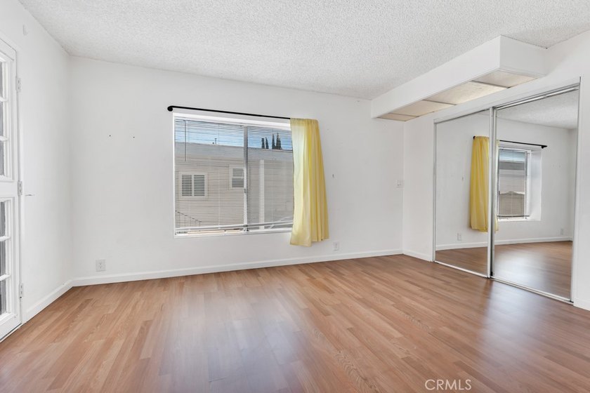 Welcome to this beautifully maintained 4-bedroom, 2-bathroom - photo 26