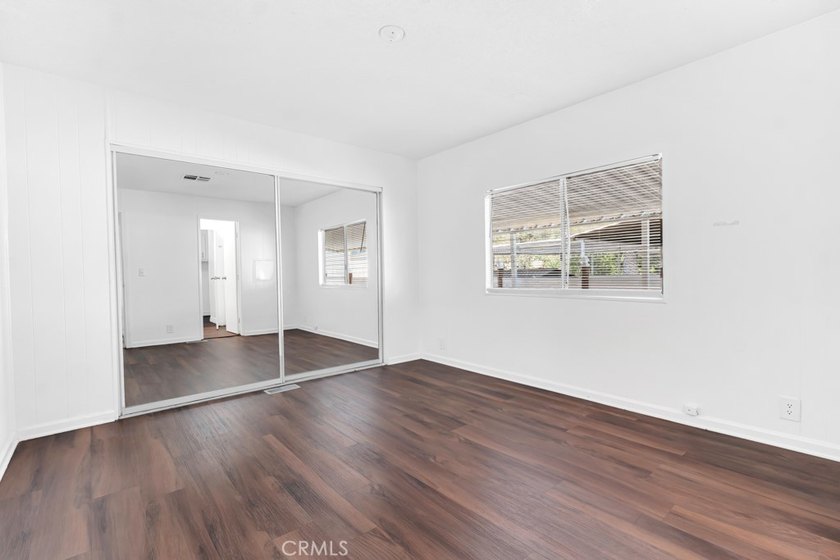 Welcome to this beautifully maintained 4-bedroom, 2-bathroom - photo 29