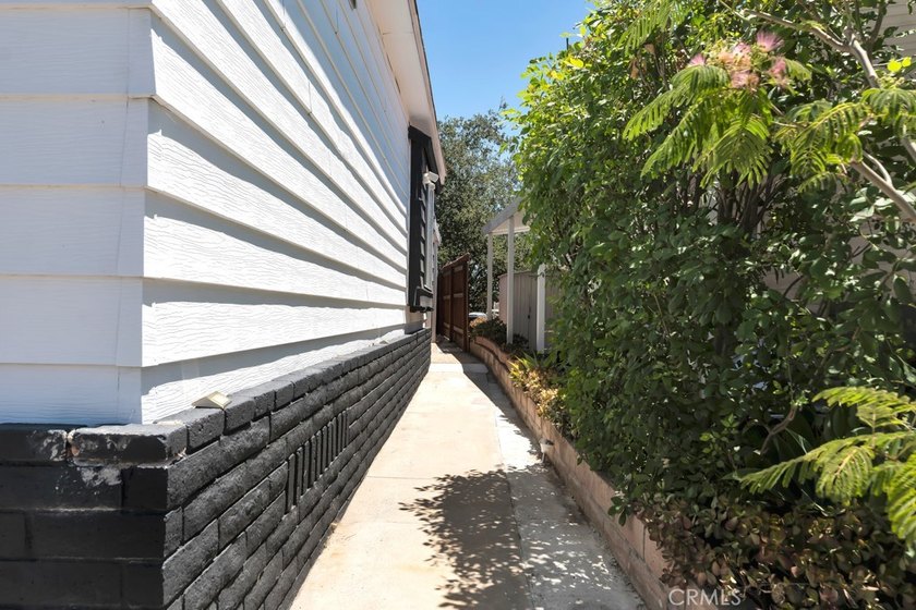 Welcome to this beautifully maintained 4-bedroom, 2-bathroom - photo 37