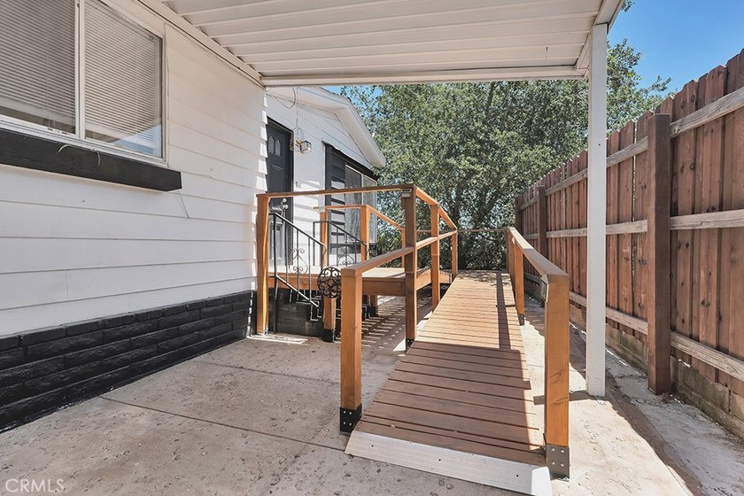 Welcome to this beautifully maintained 4-bedroom, 2-bathroom - photo 39