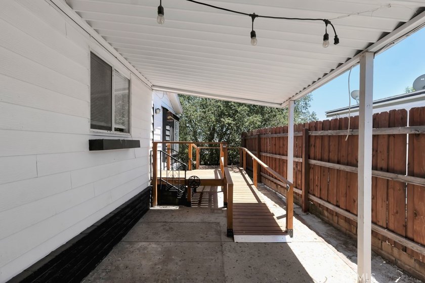 Welcome to this beautifully maintained 4-bedroom, 2-bathroom - photo 40