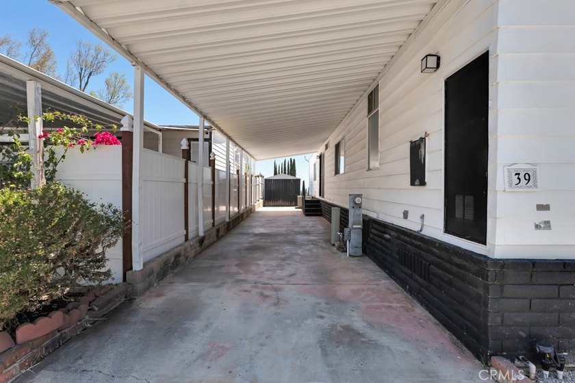 Welcome to this beautifully maintained 4-bedroom, 2-bathroom - photo 43