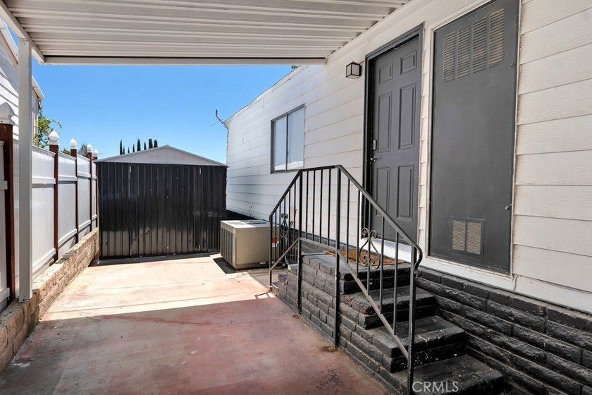 Welcome to this beautifully maintained 4-bedroom, 2-bathroom - photo 44