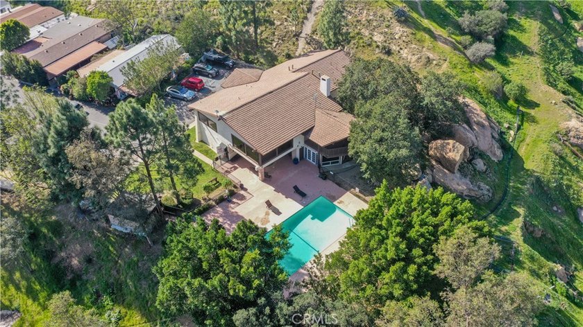 Welcome to this beautifully maintained 4-bedroom, 2-bathroom - photo 46