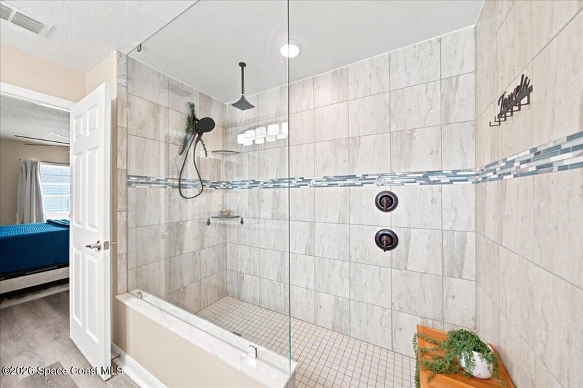 Welcome Home to your amazing Pool Home Oasis nestled in a quiet - photo 19