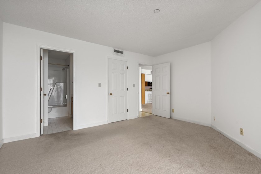 SURFMASTER CONDO - OCEANFRONT Bring your vision and designer - photo 20