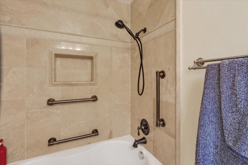 Perfection!! End unit in The Villages! Beautifully updated - photo 25