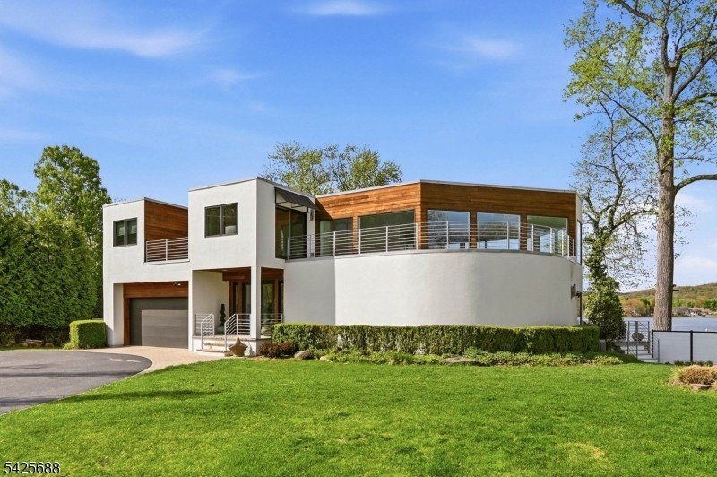 Modern Lakefront Masterpiece: A California-Style Sanctuary - photo 4