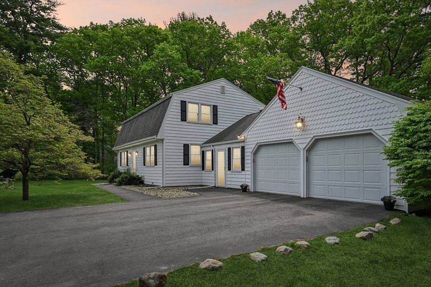 Rare opportunity to own a spacious 4 bedroom w updated master - photo 3