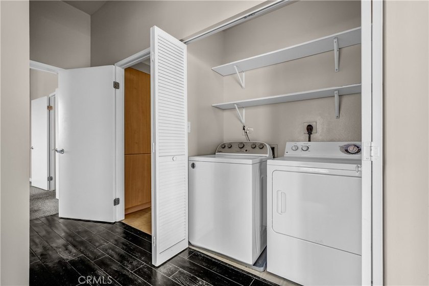 Welcome to the Aqua Towers, where luxury living meets - photo 18