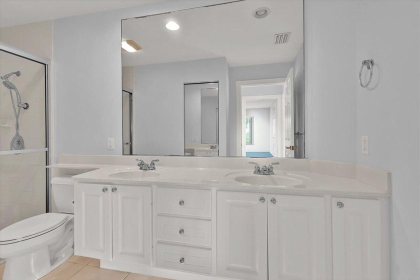 Beautiful Capri model in The Lakes at Tradition. Immaculate - photo 28