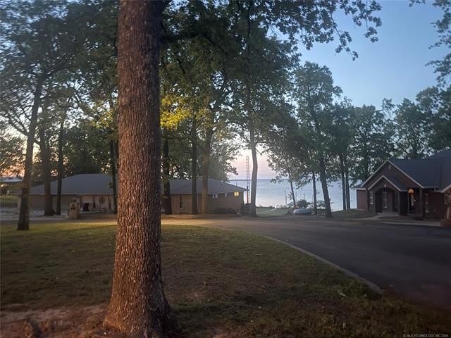 DO YOU WANT COVETED YEAR-ROUND VIEWS OF LAKE EUFAULA, BEAUTIFUL - photo 3