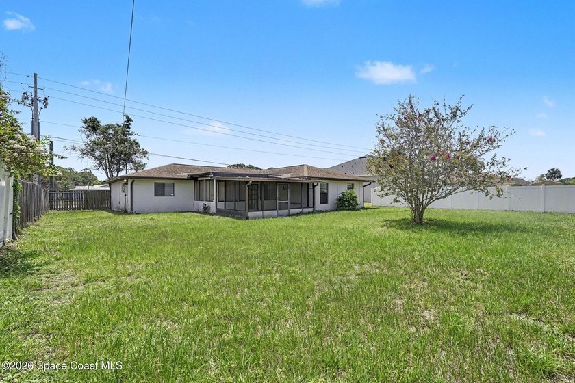 Welcome home to this beautifully maintained 3-bedroom, 2-bath - photo 28