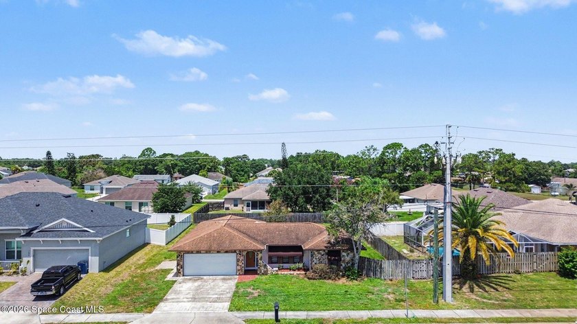 Welcome home to this beautifully maintained 3-bedroom, 2-bath - photo 31