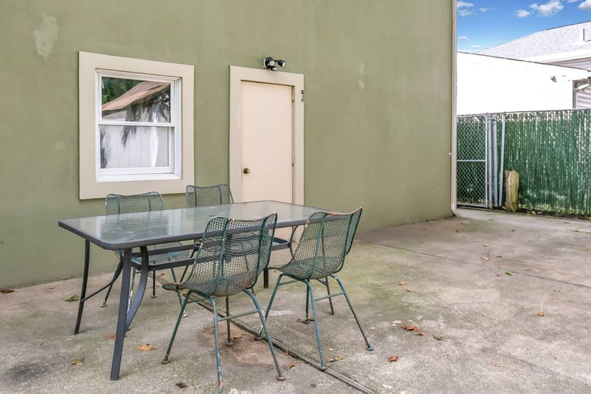 Wide Line Hi Ranch 4/5 Br, 2 Full Baths in Ocean Harbor. Close - photo 3