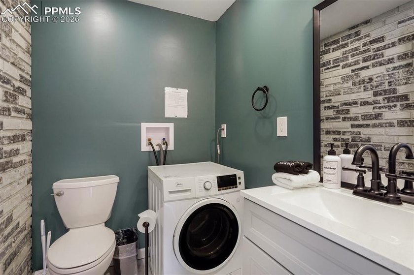 LOCATION - VIEWS - ONE-LEVEL LIVING 3600 TOTAL SQUARE FEET PLUS - photo 11