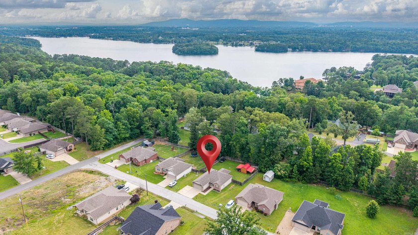 Looking for the perfect place to call home? Just listed in the - photo 4