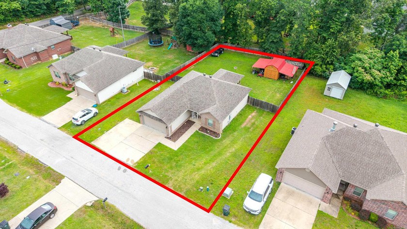 Looking for the perfect place to call home? Just listed in the - photo 5