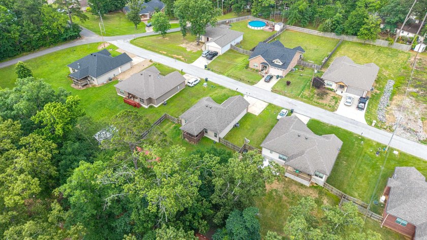 Looking for the perfect place to call home? Just listed in the - photo 6