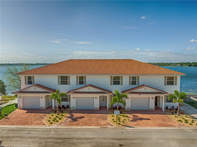 Like-New Luxury Lakefront Townhome - 4BR / 3.5BA / 3 Levels - - photo 5